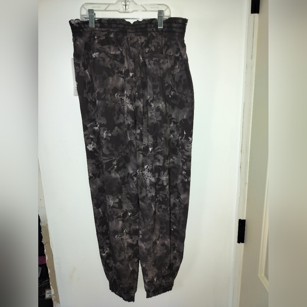 Athleta pants savannah jogger size 8 nwt floral